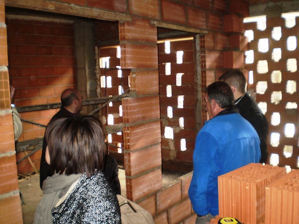 Los técnicos de CEOE CEPYME Cuenca revisan las obras de la que será nueva sede de CEOE CEPYME ACESANC